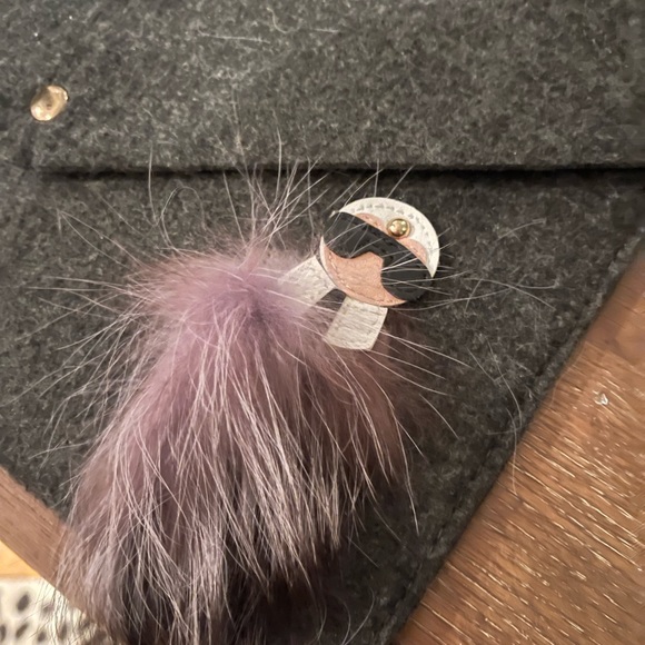 Fabulous Grey wool envelope bag with famous little guy hanging about - Picture 3 of 4